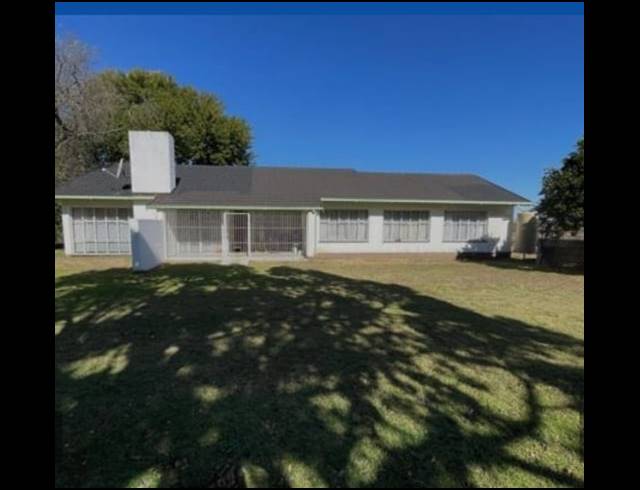 3 BEDROOM FREEHOLD FOR SALE IN BARRY HERTZOG PARK